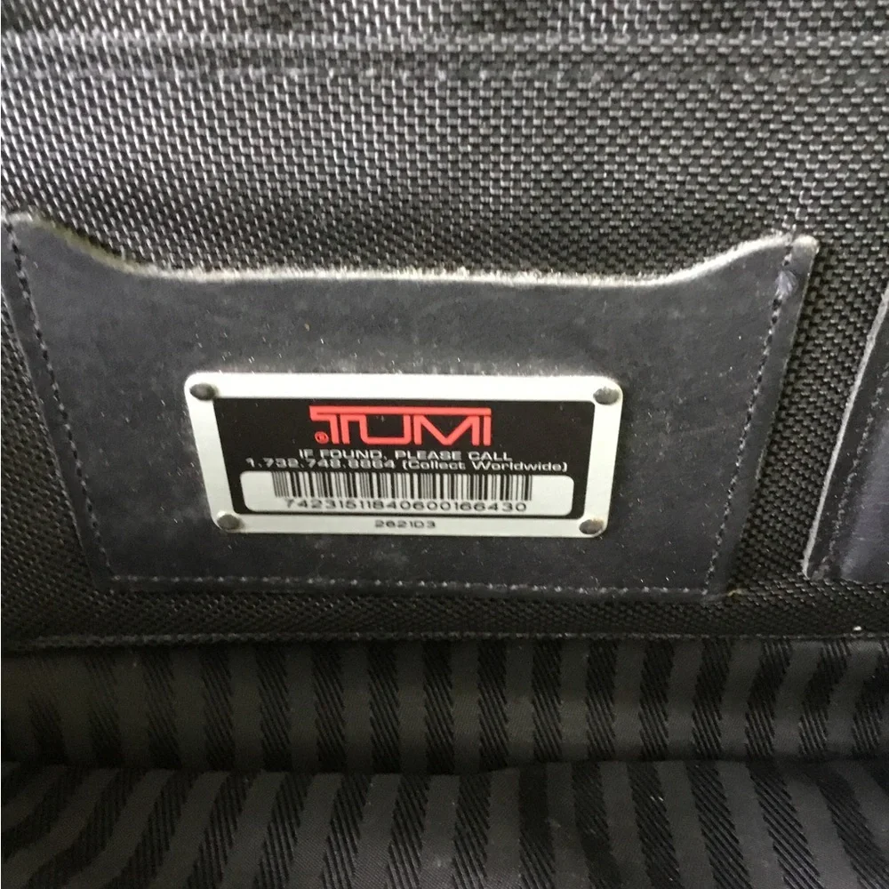 Classic Black Men's Laptop Briefcase with Multiple Front Pockets